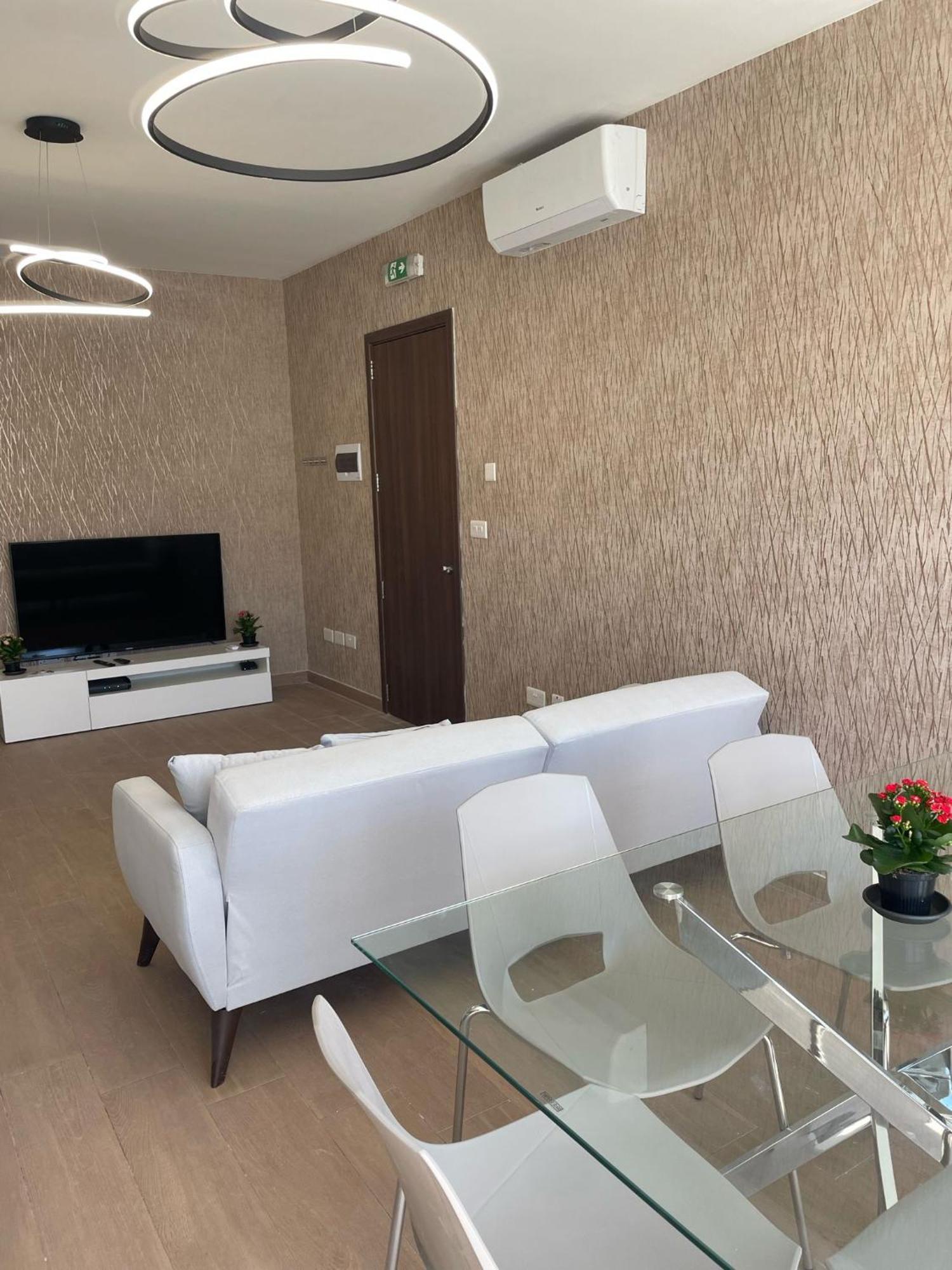 Apartment Three Bedroom San Gwan *